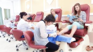 US nail industry labor laws affecting working conditions in nail salons across the United States